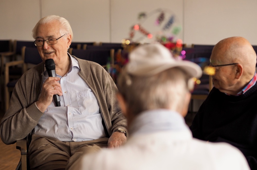 Vorbereitungen für ein Fest im Pflegeheim